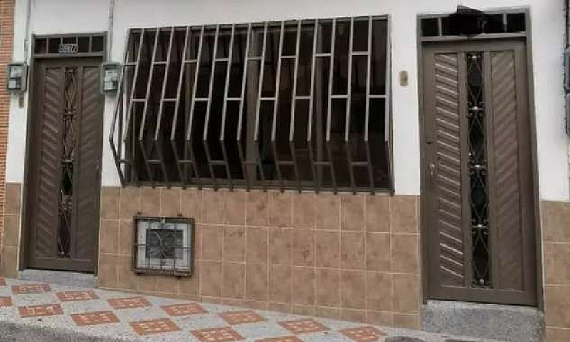 Rento Amplia Casa Ub...