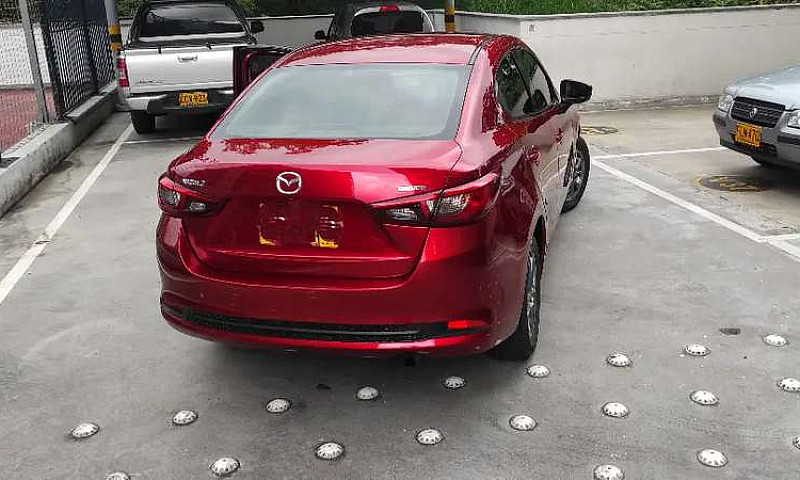 Mazda 2 Sedan Tourin...