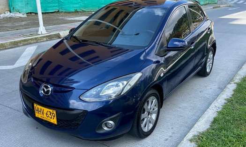 Vendo Mazda 2...
