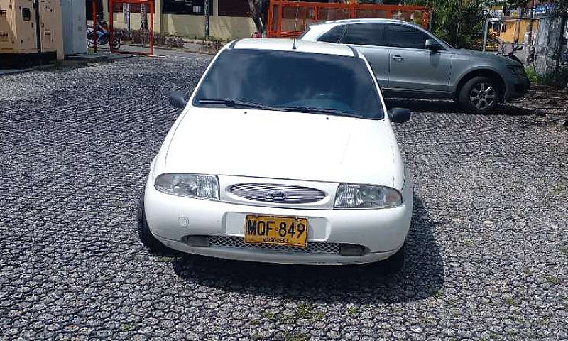 Vendo Automóvil Ford...
