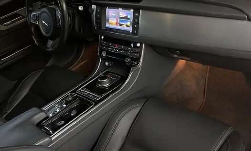 Jaguar Xf Pure Model...
