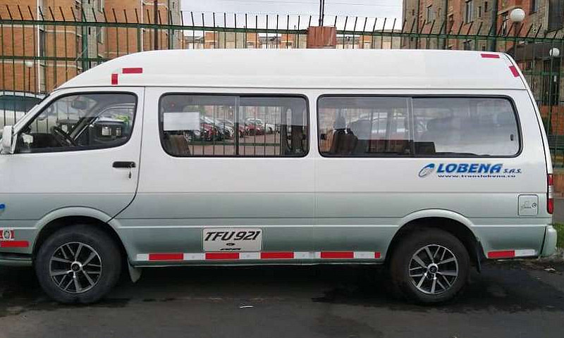Camioneta Escolar Ji...