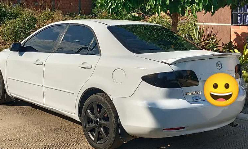 Automóvil Mazda 6...