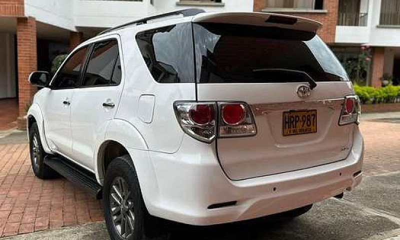 Toyota Fortuner Urba...