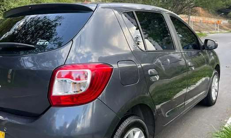 Vendo Sandero Como N...