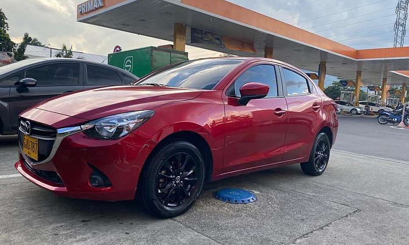 Mazda 2 Sedan Tourin...