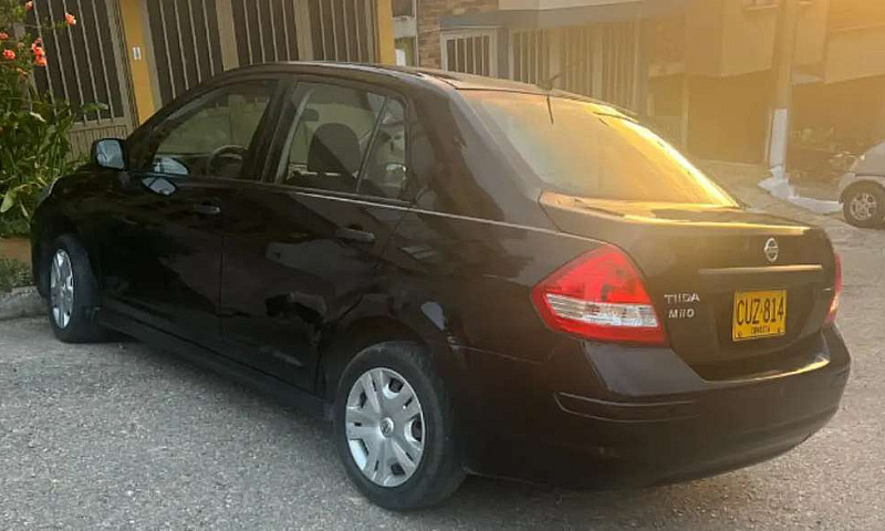 Vendo Nissan Tiida 2...