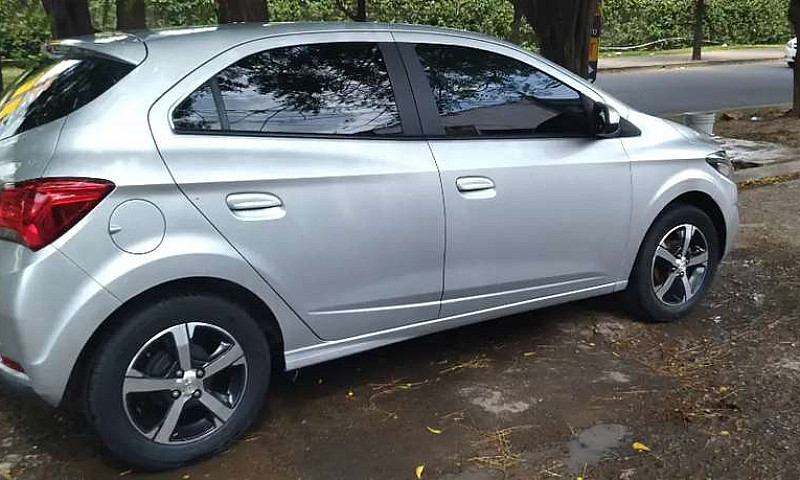 Vendo Chevrolet Onix...