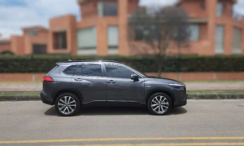 Toyota Corolla Cross...