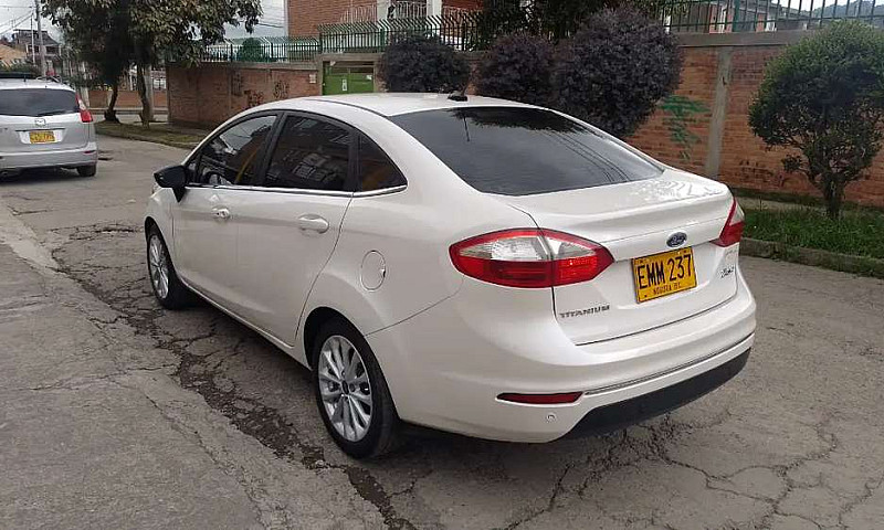 Vendo Ford Fiesta Ti...