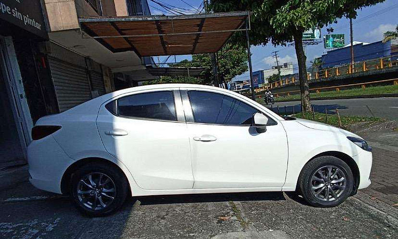 Mazda 2 Touring Seda...