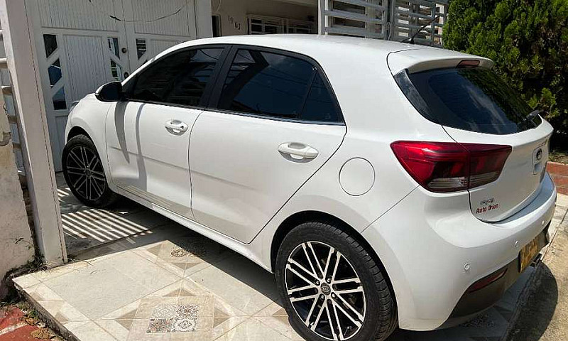 Vendo Kia Rio Versio...