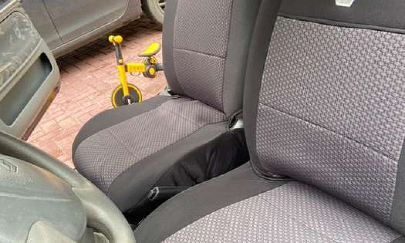 Hermoso Twingo Model...
