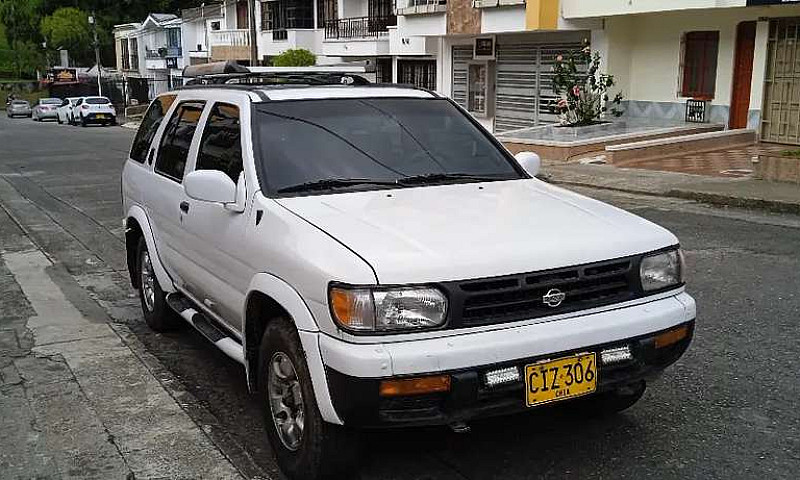 Vendo Nissan Pathfin...