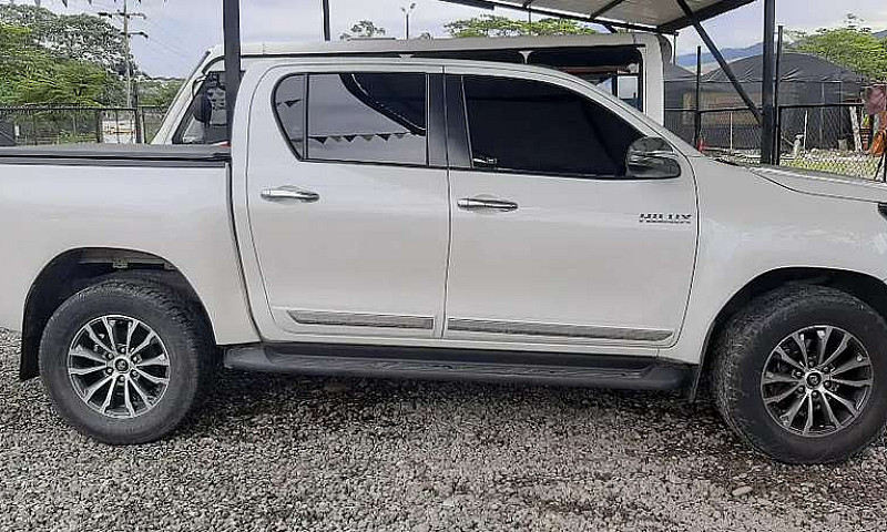 Vendo Hilux 2.8 Dise...