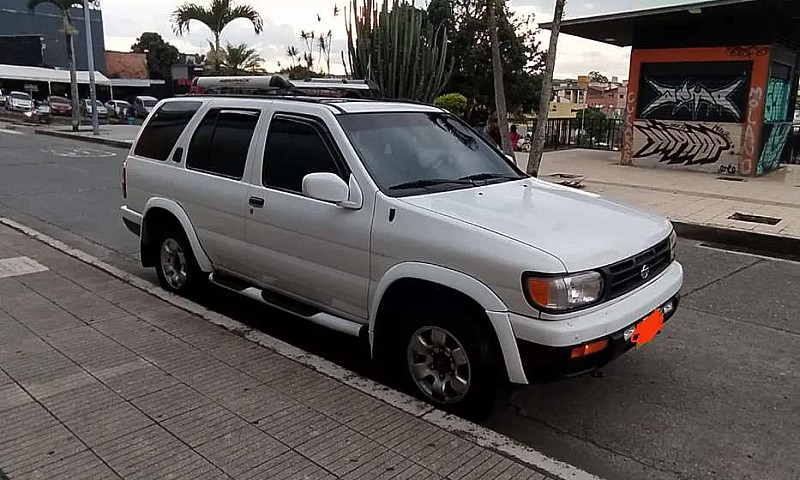 Vendo Nissan Pathfin...