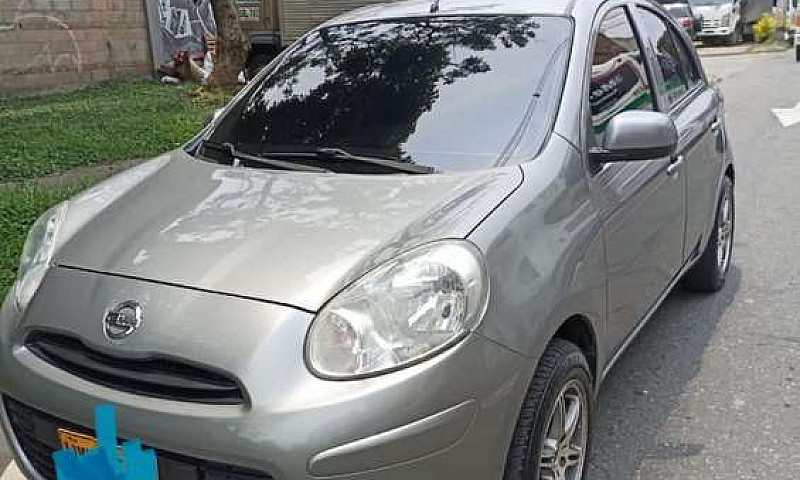 Vendo Nissan March E...