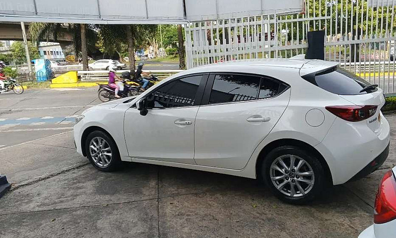 Mazda 3 Touring...