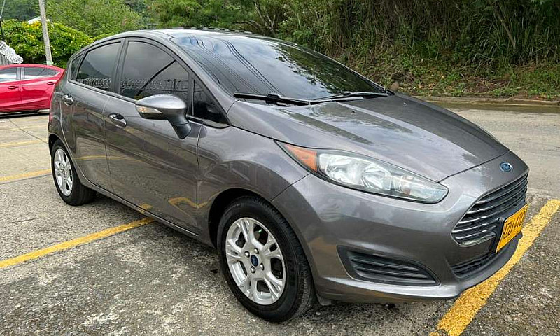 Vendo Ford Fiesta 20...