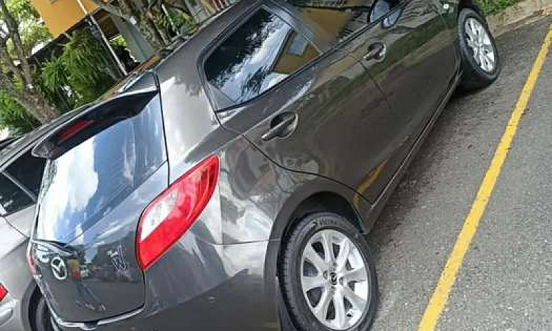 Vendo Mazda 2...