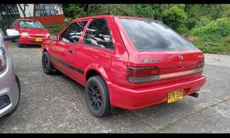 Se Vende Mazda 323 C...