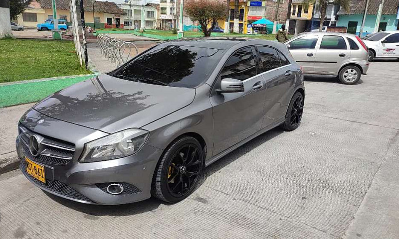 Mercedes Benz A200 2...