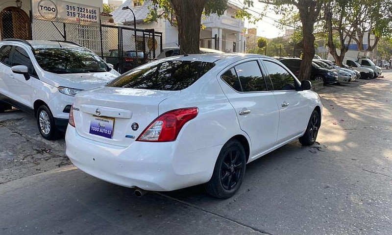 Nissan Versa Aut 201...
