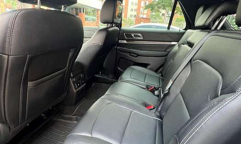 Ford Explorer Limite...