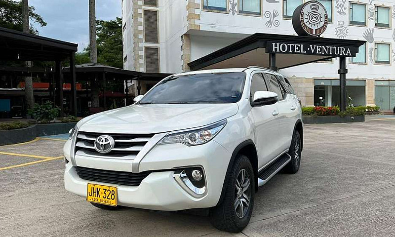 Toyota Fortuner Sr 2...