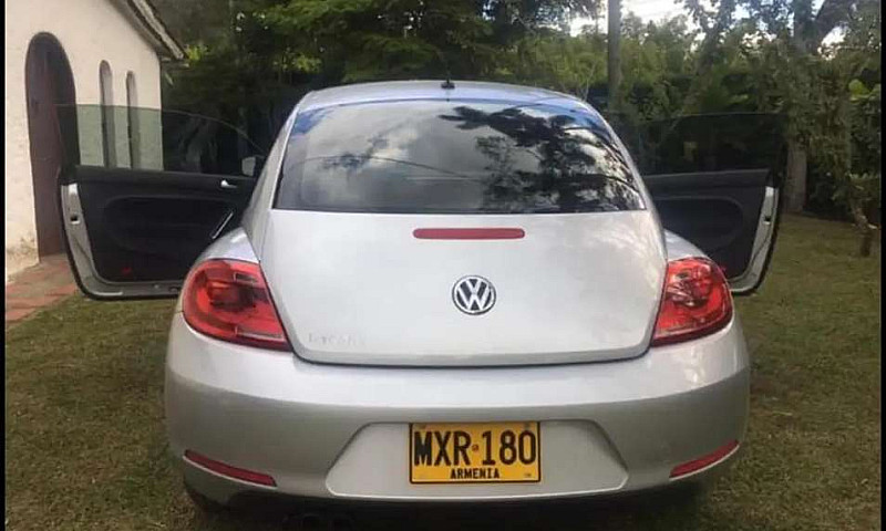 Volkswagen New Beetl...