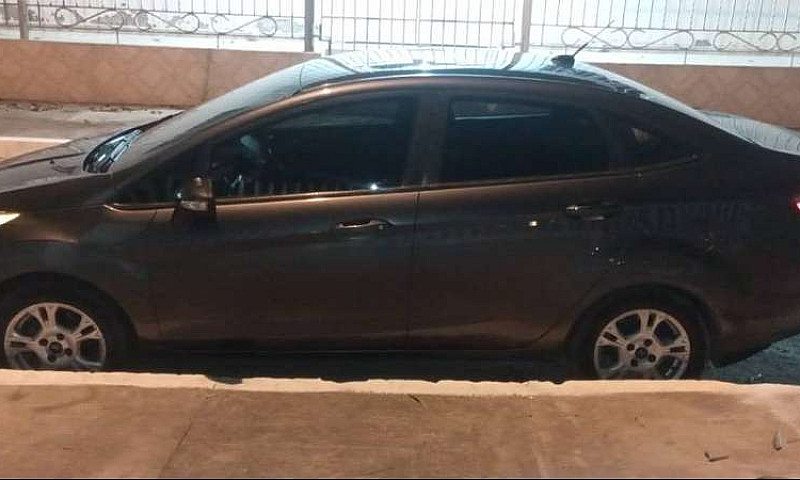 Automovil Ford Fiest...