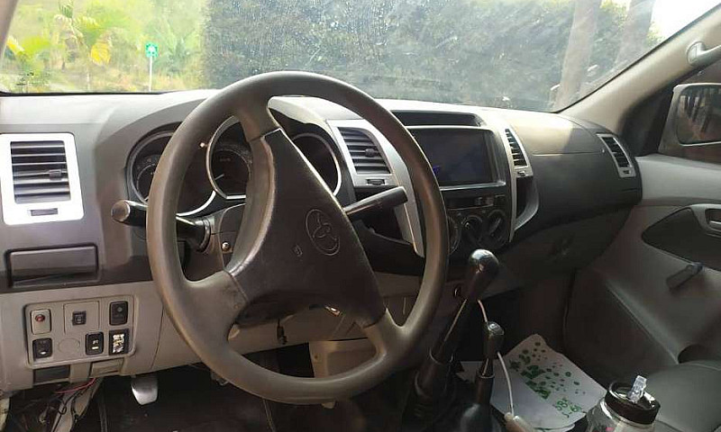 Vendo Toyota Hilux...