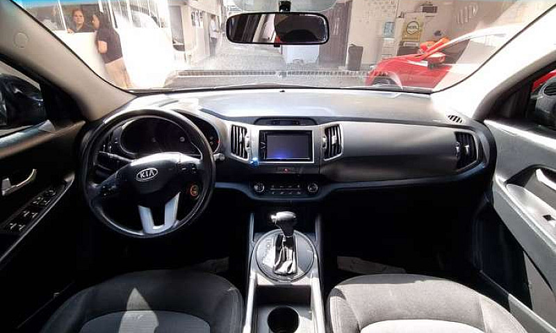 Kia Sportage Revolut...