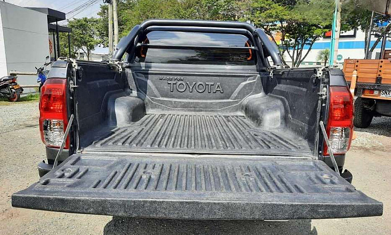 Toyota Hilux 2018 2,...