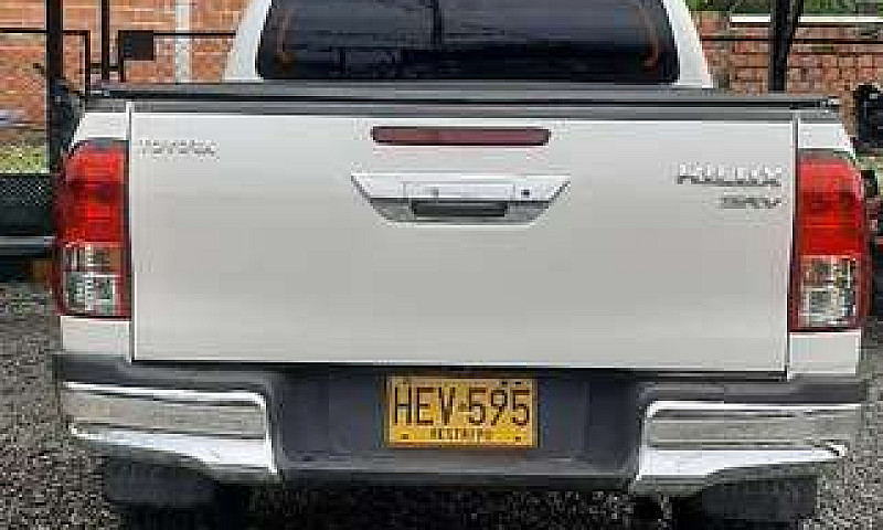 Vendo Hilux 2.8 Dise...