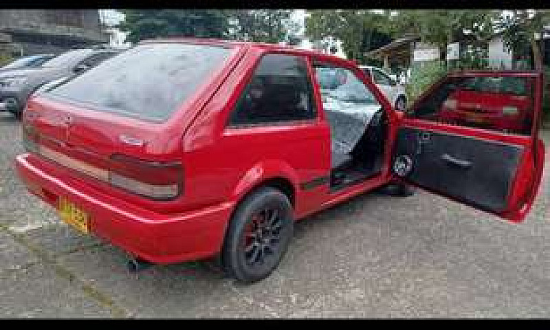 Se Vende Mazda 323 C...