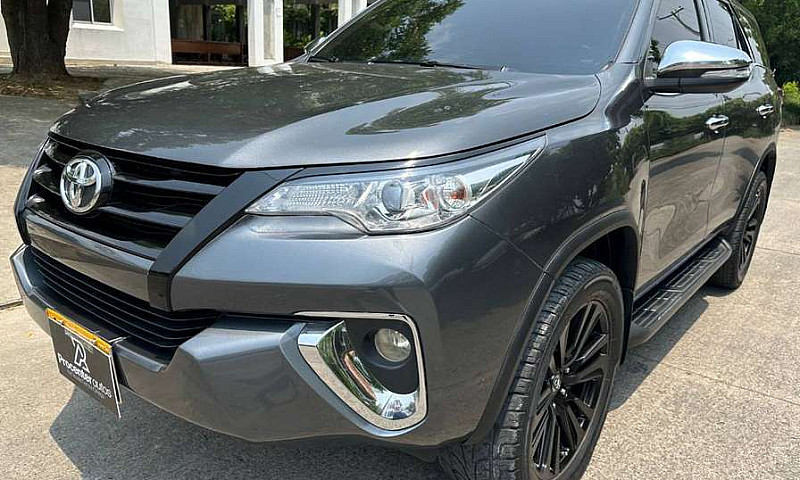 Toyota Fortuner Sw4 ...