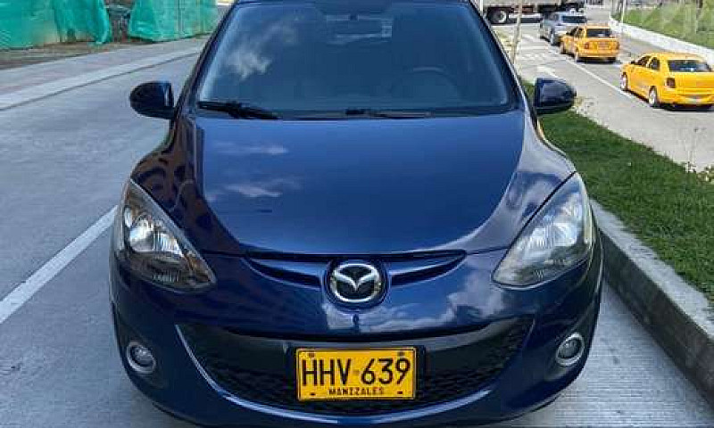 Vendo Mazda 2...