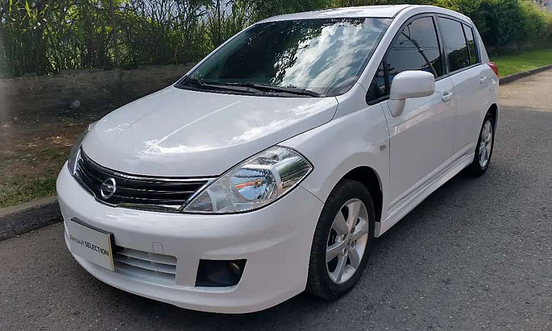 Nissan Tiida Premium...