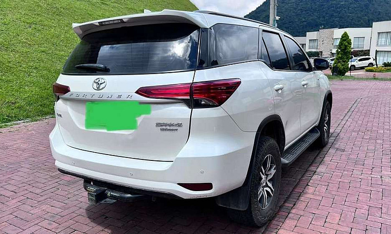 Camioneta Toyota For...