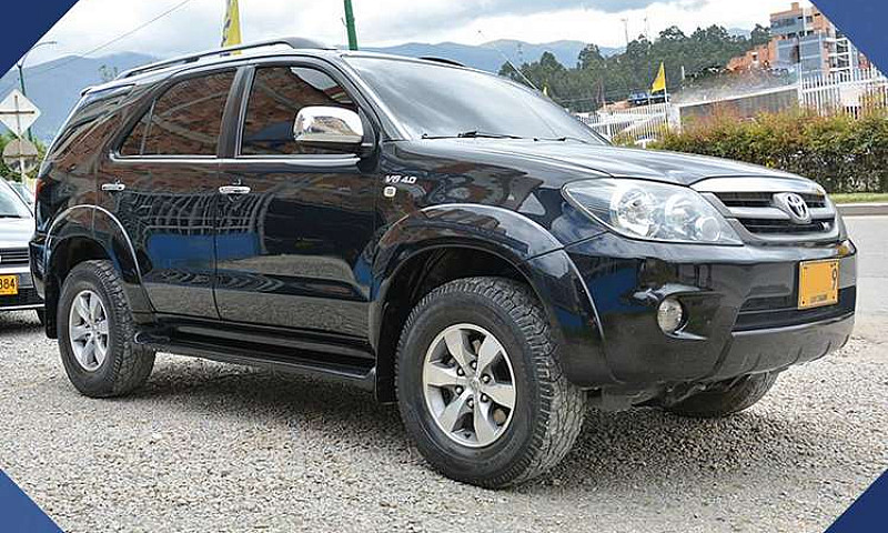 Toyota Fortuner 4.0 ...