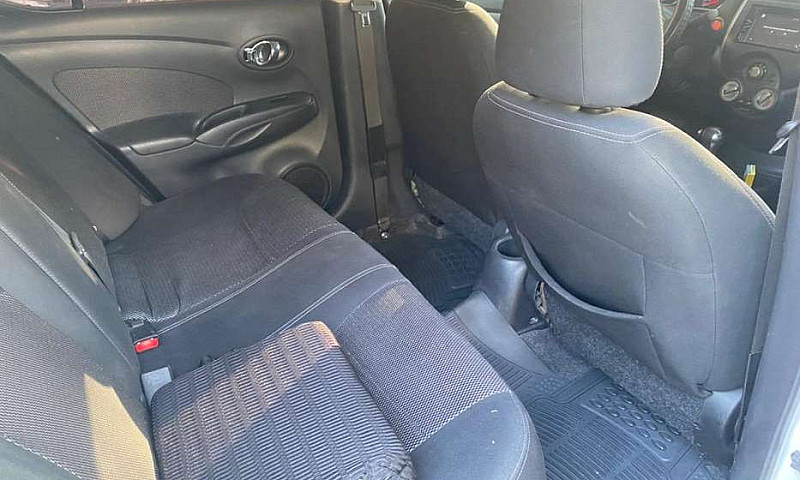 Nissan Versa Aut 201...