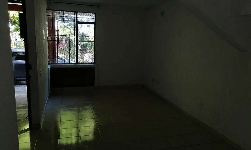 Se Arrienda Casa...