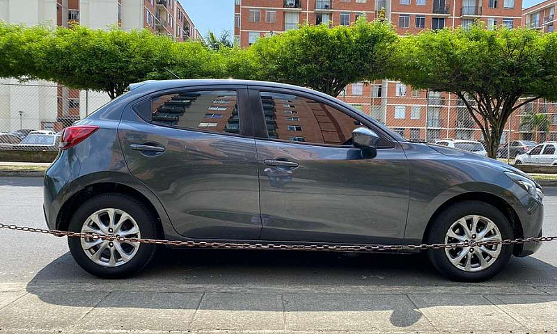 Mazda 2 Touring 2017...