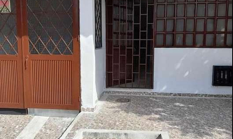 Vendo Casa En Ciudad...