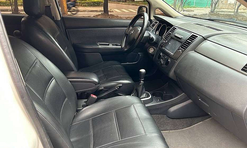 Nissan Tiida 2008...
