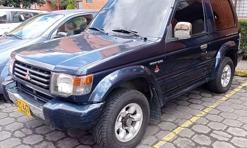 Montero Mitsubishi 2...