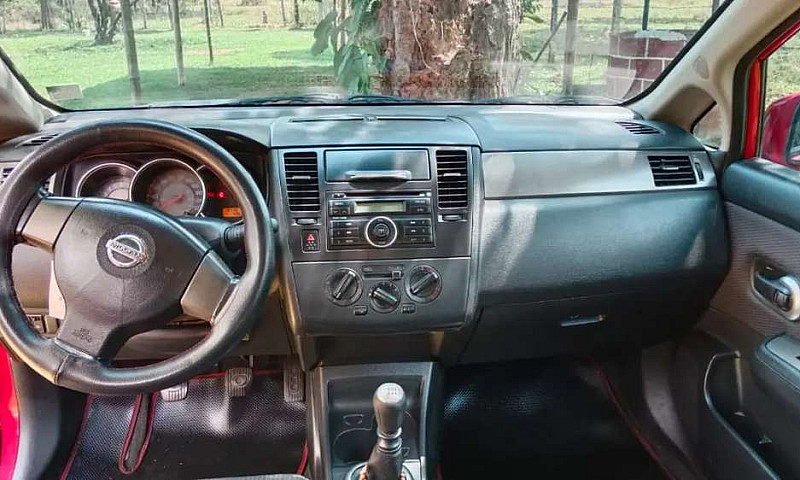 Nissan Tiida 2008...