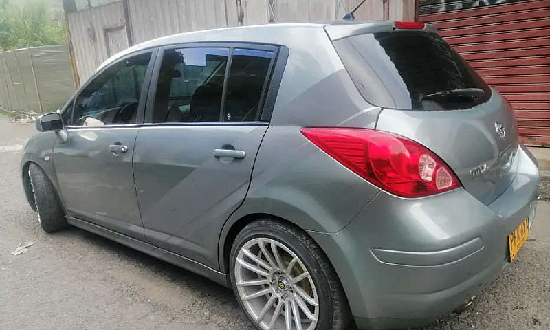 Vendo Nissan Tiida S...