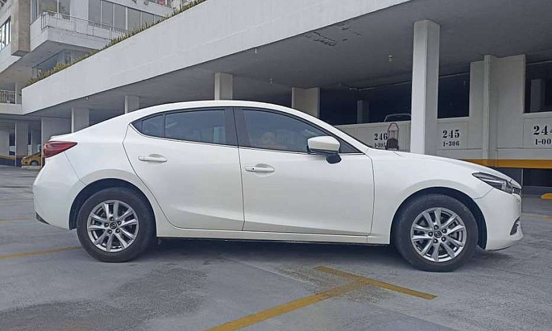 Mazda 3 Touring 2019...